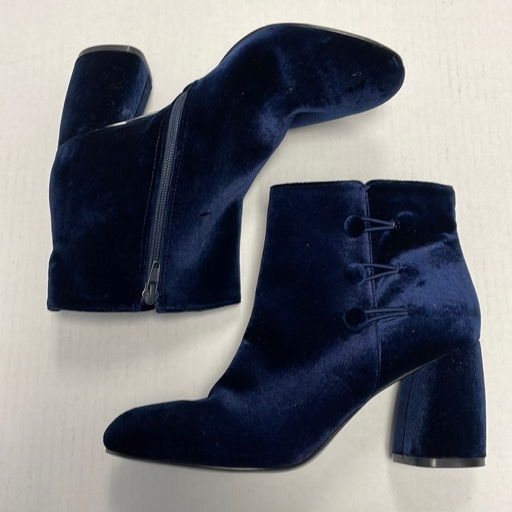 Nine West Khraine velvet blue boots